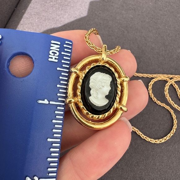 LOT 1637 18K gold plated Burberrys vintage necklace - Picture 2 of 8